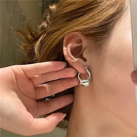 6 Pairs Gold Chunky Hoop Earrings set - Picture 3 of 11